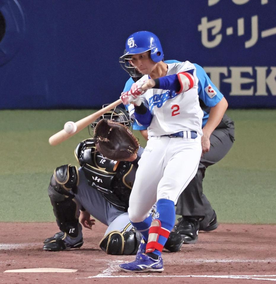 　３回、先制の２点適時二塁打を放つ田中（撮影・立川洋一郎）