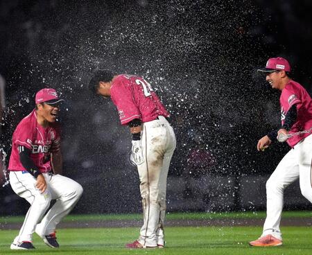 楽天・黒川 延長十一回サヨナラ打 「自分が決めるという気持ちだった」