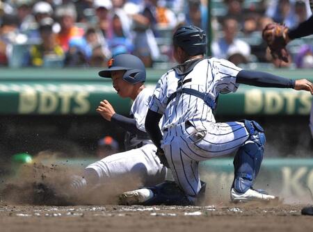 　４回、永友は日高有の中前打で本塁を狙うがアウトになる（撮影・出月俊成）