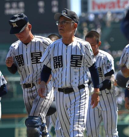 　１回戦を勝利した開星・野々村監督（撮影・出月俊成）