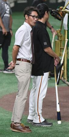 すっかりスマートな巨人ＯＢ・元木大介氏が東京Ｄ訪問　坂本、丸らと談笑　相変わらずの人気者ぶり