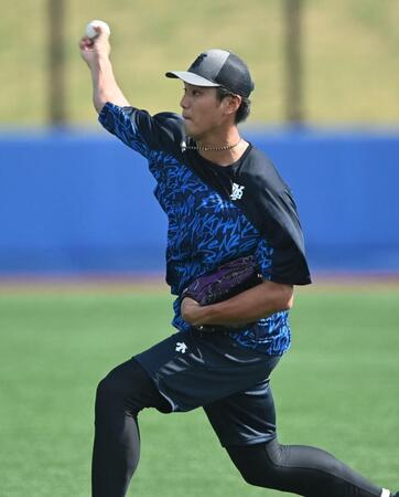 　試合前の練習でキャッチボールする藤浪（撮影・開出牧）