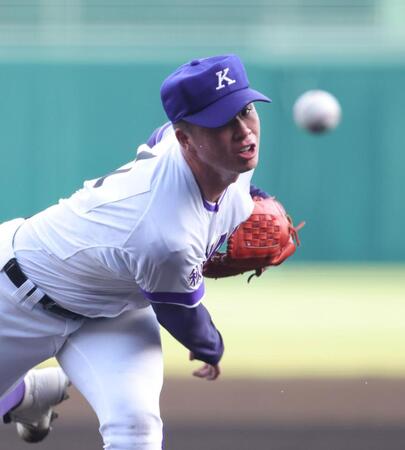 　５回から登板し、好投する吉田（撮影・坂部計介）