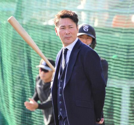 　テレビ解説でグラウンドに姿を見せた元木大介氏＝２４年４月