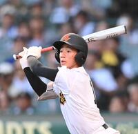 　２回、同点二塁打を放つ創成館・森下