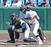 　８回、投ゴロに倒れる鳥取城北・吉村太一（撮影・西田忠信）