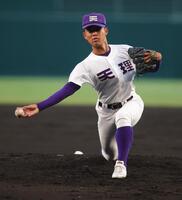 　先発で好投する天理・松村（撮影・坂部計介）