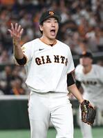 　８回、３番手で登板し三者凡退に抑えた大勢（撮影・佐藤厚）