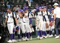 　初戦敗退し、引き上げる天理ナイン（撮影･金居みつよし）