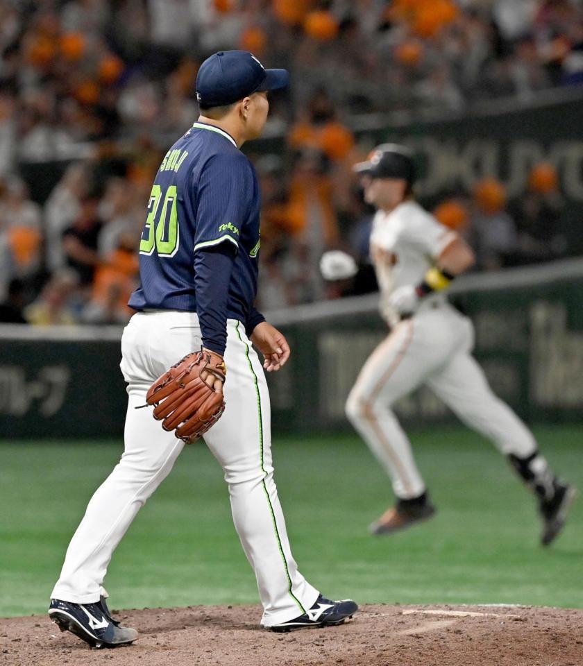 　８回、キャベッジに勝ち越し３ランを浴びた荘司