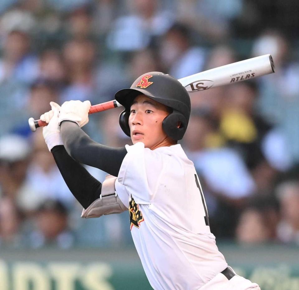 　２回、同点二塁打を放つ創成館・森下