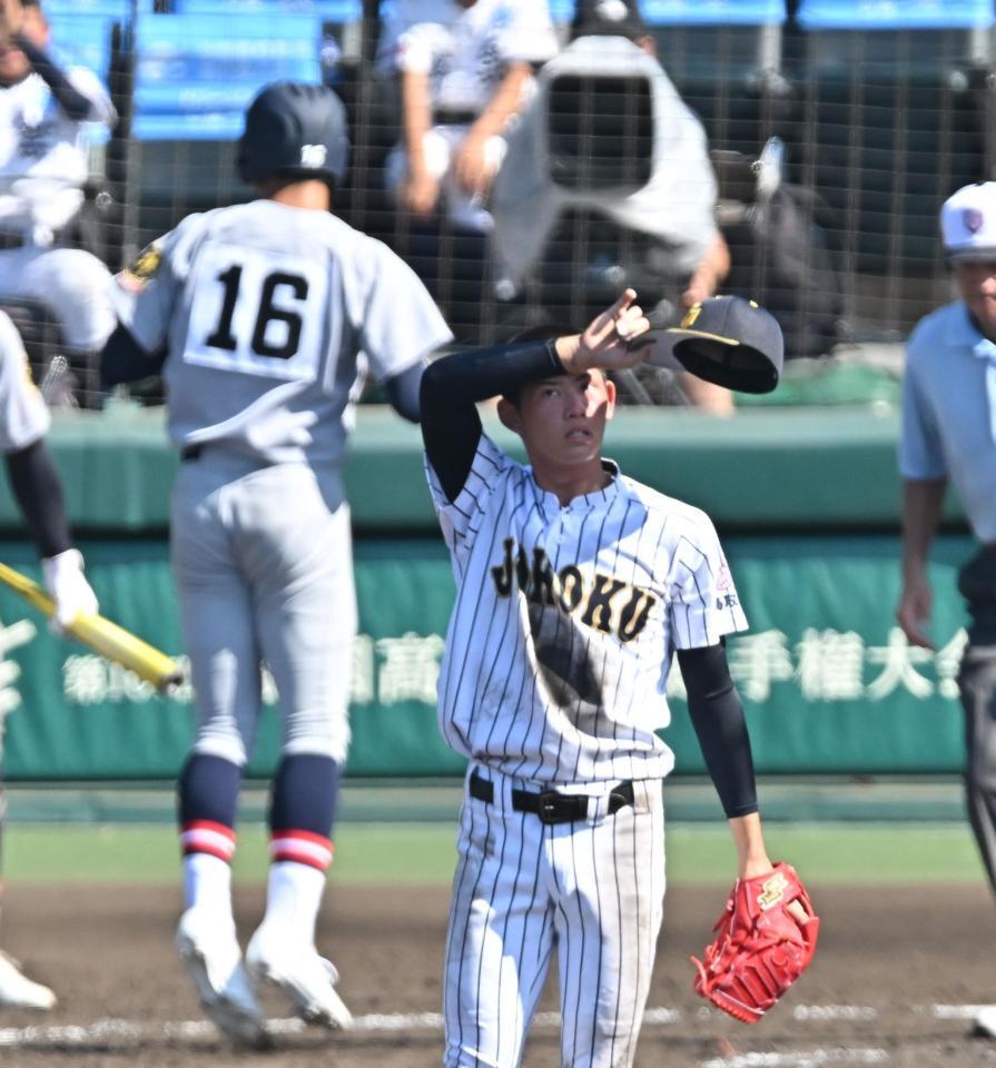 　５回、仙台育英・原亜佑久（１６）にソロを浴びた鳥取城北・田中勇飛（撮影・西田忠信）