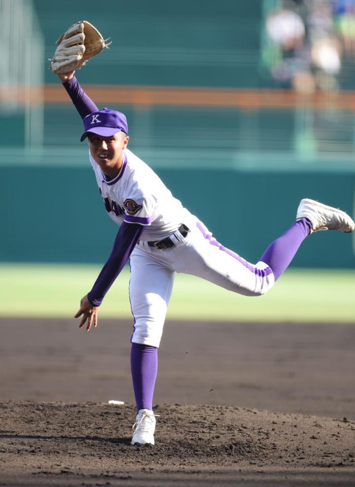 　先発で登板し、力投する金足農・斎藤（撮影・坂部計介）