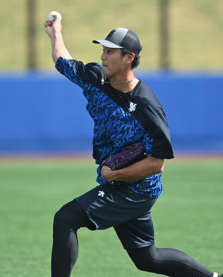 　試合前の練習でキャッチボールする藤浪（撮影・開出牧）