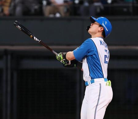 　８回、左飛に倒れ、悔しがる清宮幸（撮影・中島達哉）