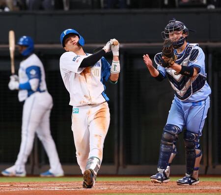 　９回、空振り三振を喫し、最後の打者となった郡司（撮影・中島達哉）