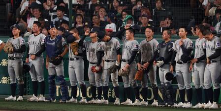 　サヨナラ負けを喫した叡明ナイン（撮影・中田匡峻）