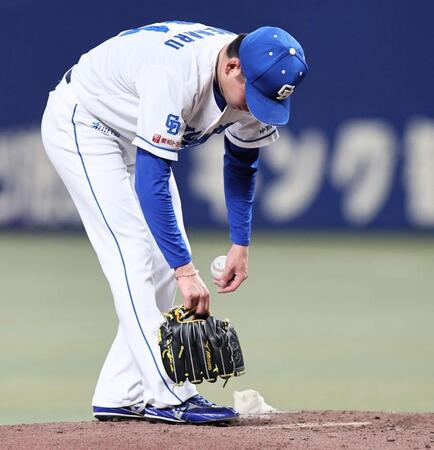 　３回、伊原のバースデーソングが終わるまで投球を待つ金丸（撮影・田中太一）