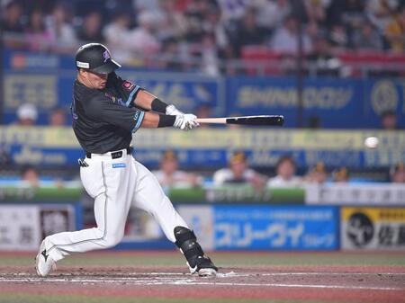 　３回、先制の左越え適時二塁打を放つ池田（撮影・開出牧）