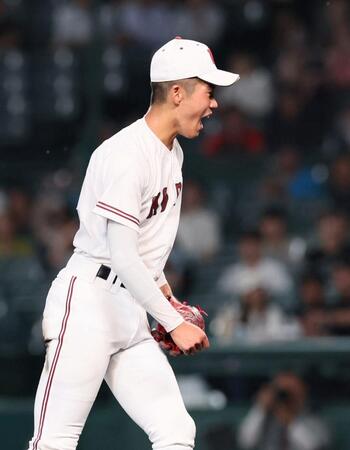 　試合に勝利し吠える広陵・堀田昂佑（撮影・石井剣太郎）