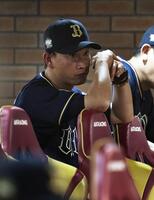 　楽天に逆転を許し浮かない表情の岸田監督