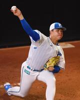 　ブルペンで投球する孫（撮影・中島達哉）