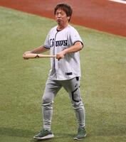 　ファーストピッチセレモニーに登場したちゃらんぽらん・冨好（撮影・中島達哉）