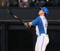 　８回、左飛に倒れ、悔しがる清宮幸（撮影・中島達哉）