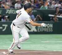 　３回、田中将が左中間に二塁打を放つ