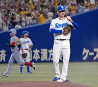 　２回、中川（左）に本塁打を浴びた金丸