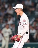 　５回、得点を許さず投げ終え吠える広陵・堀田昂佑（撮影・石井剣太郎）