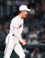 　試合に勝利し吠える広陵・堀田昂佑（撮影・石井剣太郎）
