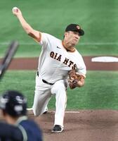 　ヤクルト打線に立ち向かう田中将（撮影・佐藤厚）