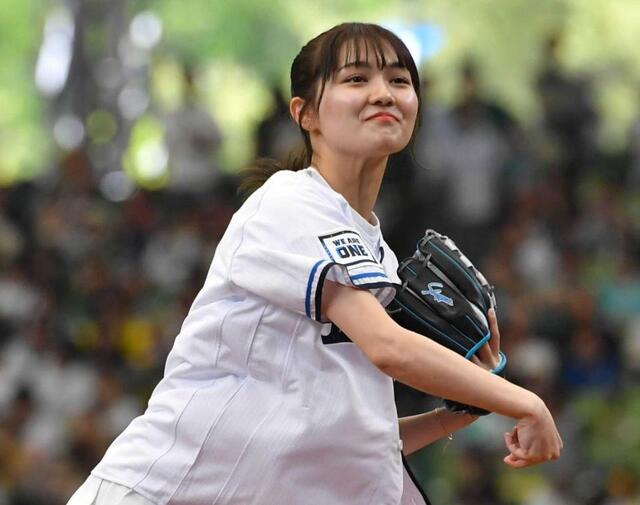 父は元プロ野球名捕手 現役早大生モデルの「水着コーデ」に反響