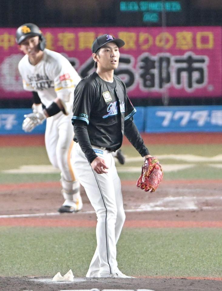 　４回２死二塁、野村（左）に左前適時打を許す石川柊