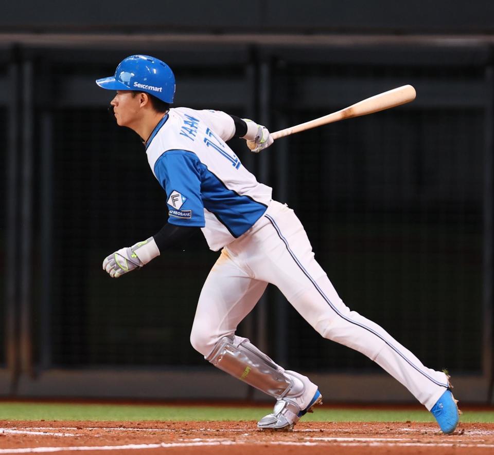 　４回、併殺打に倒れる矢沢（撮影・中島達哉）