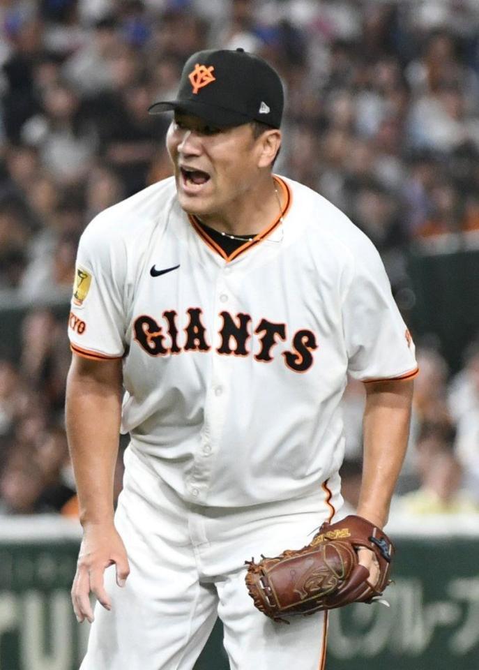 　５回、内山を空振り三振に仕留め、吠える田中将（撮影・佐藤厚）