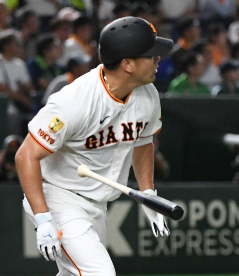 　３回、田中将は左中間二塁打を放つ（撮影・佐藤厚）