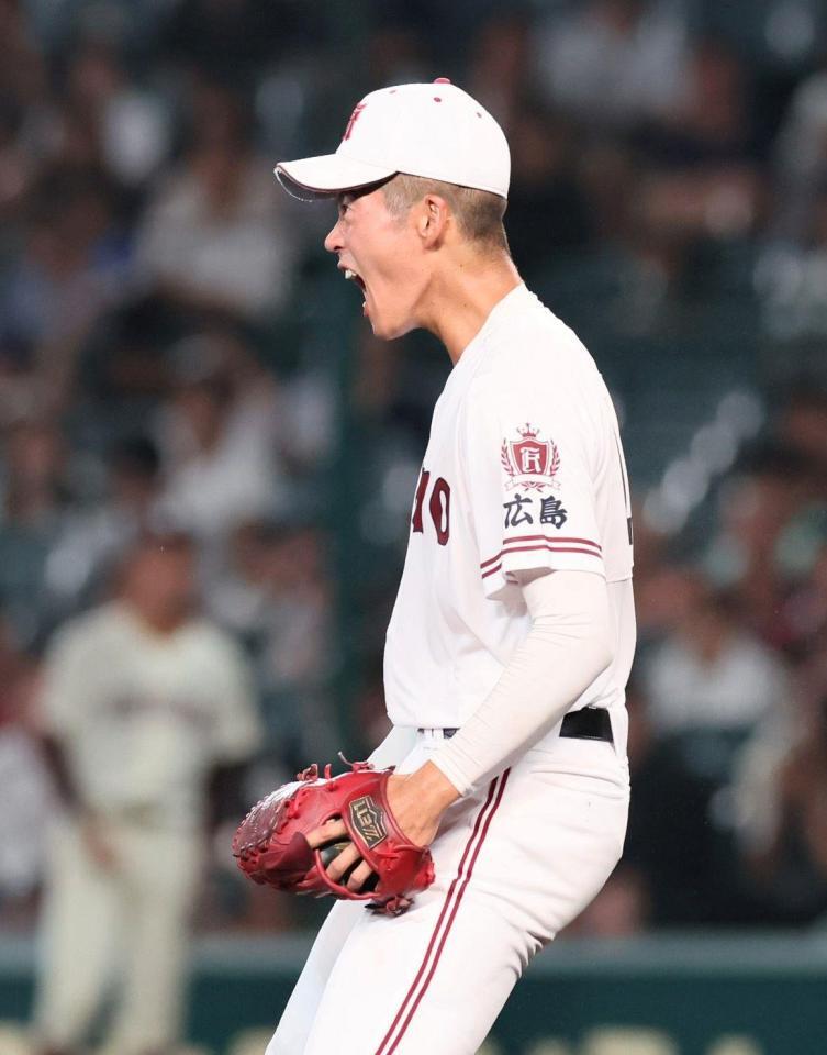 　５回、得点を許さず投げ終え吠える広陵・堀田昂佑（撮影・石井剣太郎）