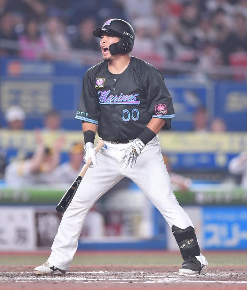 　７回、空振り三振に倒れ悔しがる池田（撮影・開出牧）