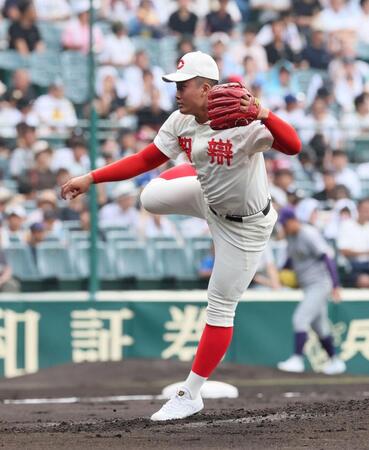 　先発し力投する智弁和歌山・渡辺颯人（撮影・石井剣太郎）