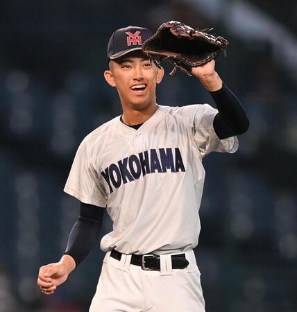 　７回、敦賀気比・清水凰雅を三ゴロに仕留めた横浜・織田翔希（撮影・西田忠信）