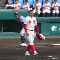 　５回、花巻東・新田光志朗に適時打を浴びた智弁和歌山・渡辺颯人（撮影・坂部計介）