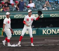 　ノックを受ける智弁和歌山・山田希翔（撮影・坂部計介）