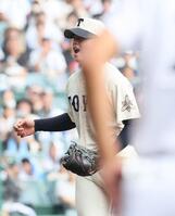 　完投勝ちを決め吠える東洋大姫路・木下鷹大（撮影・石井剣太郎）