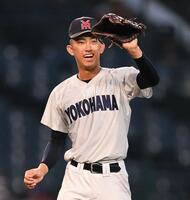 　７回、敦賀気比・清水凰雅を三ゴロに仕留めた横浜・織田翔希（撮影・西田忠信）