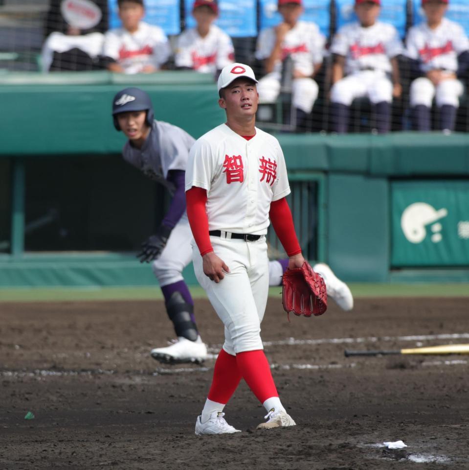 　５回、花巻東・新田光志朗に適時打を浴びた智弁和歌山・渡辺颯人（撮影・坂部計介）