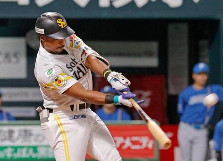 　４回、ダウンズが左中間に２ランを放つ