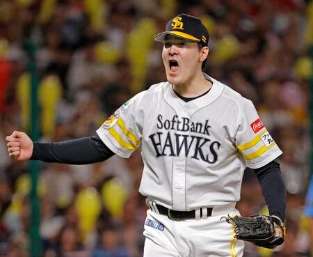 　７回、五十幡を空振り三振に仕留めガッツポーズの有原