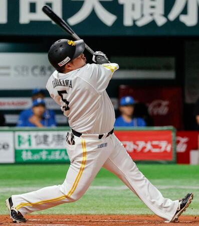 　２回、山川が左中間に同点本塁打を放つ